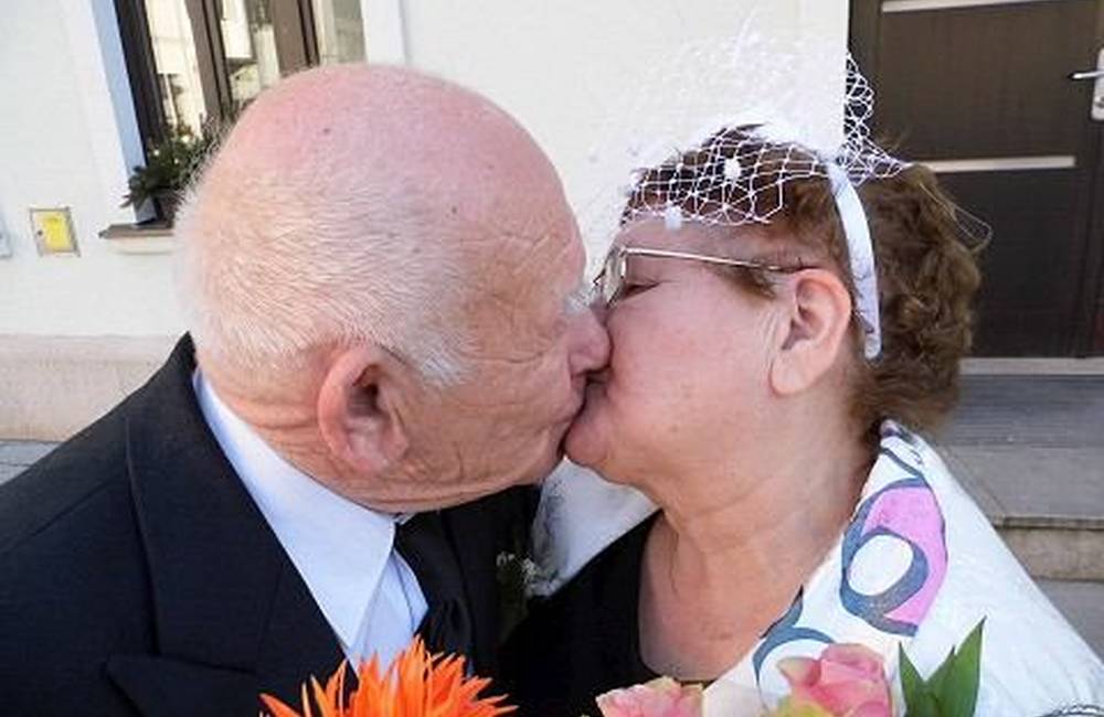 Foto: V Trnave si povedal s partnerkou vzájomné áno aj 87-ročný ženích