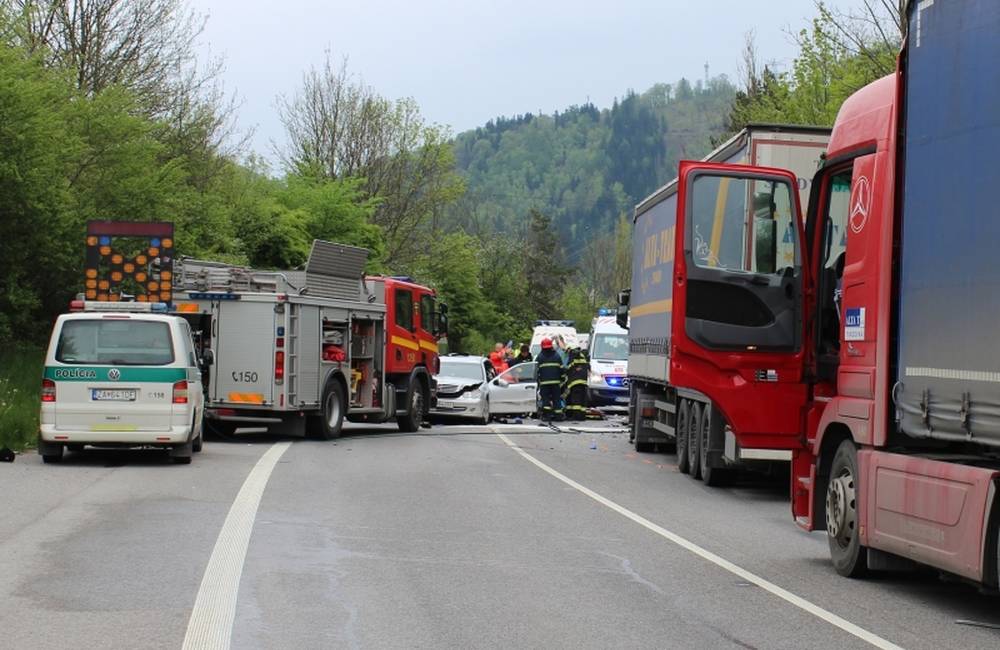 Foto: Na ceste smerom do Špačiniec odstraňujú dopravnú nehodu, cesta je uzavretá