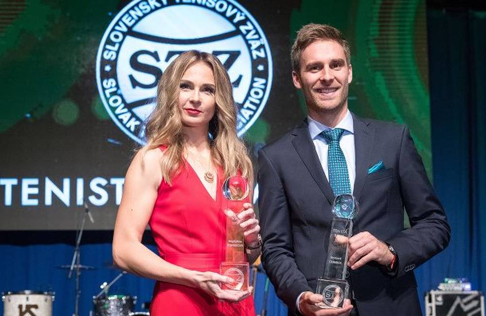 Foto: Tenisti roka 2017 sú z Trnavského kraja, ocenenie získali Norbert Gombos a Magdaléna Rybáriková