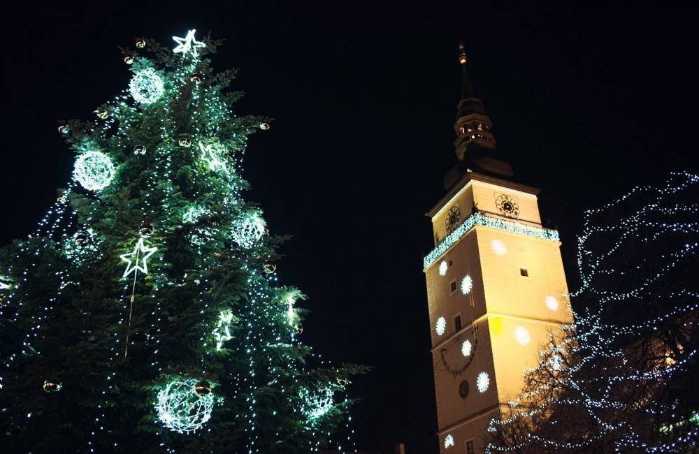 Foto: Advent v Trnave sa oficiálne začal v piatok 1. decembra rozsvietením vianočného stromčeka