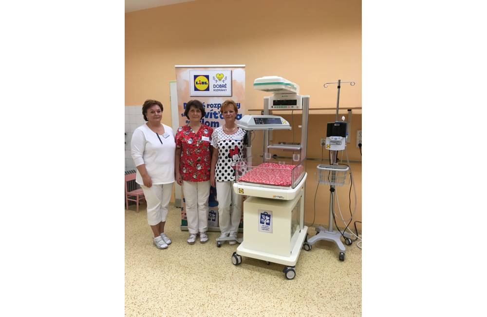 Fakultná nemocnica v Trnave získala vďaka Lidlu zostavu prístrojov, ktorá pomáha chorým novorodencom