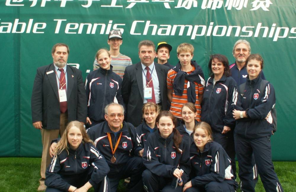 Stolnotenisový tím dievčat z Gymnázia Jána Hollého v Trnave postúpil na majstrovstvá sveta škôl