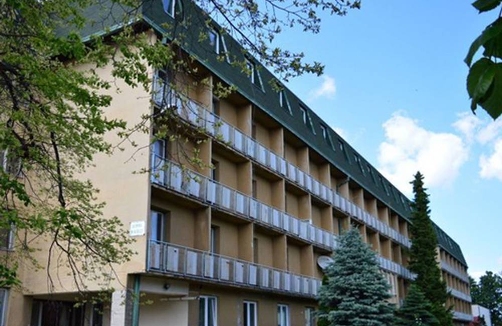 Prenájom ubytovania v bývalých internátoch vo Voderadoch sa skončil, TTSK sa dohodol s nájomcom