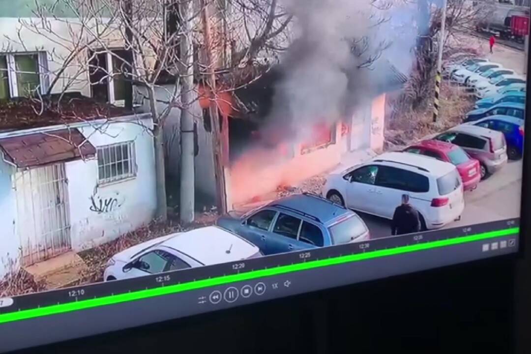 VIDEO: Opustenú budovu v Galante zachvátil požiar. Nachádzal sa v nej človek bez domova