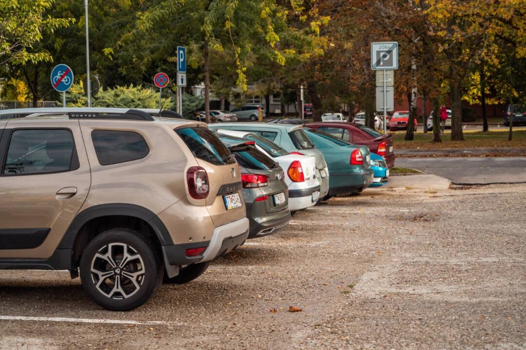 Mestá v Trnavskom kraji zavádzajú parkovacie politiky. Plánujú zdvihnúť poplatky a rozšíriť zóny