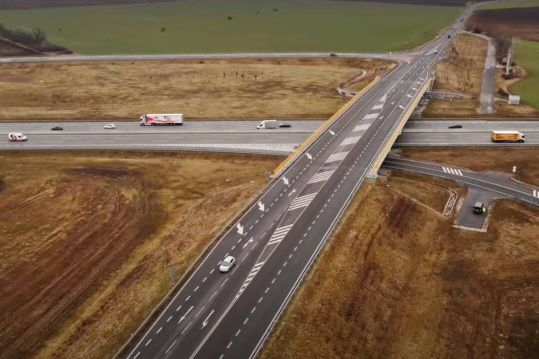 VIDEO: Začala veľká rekonštrukcia mosta na križovatke diaľnic D1 a R1 pri Trnave, pripravte sa na obmedzenia