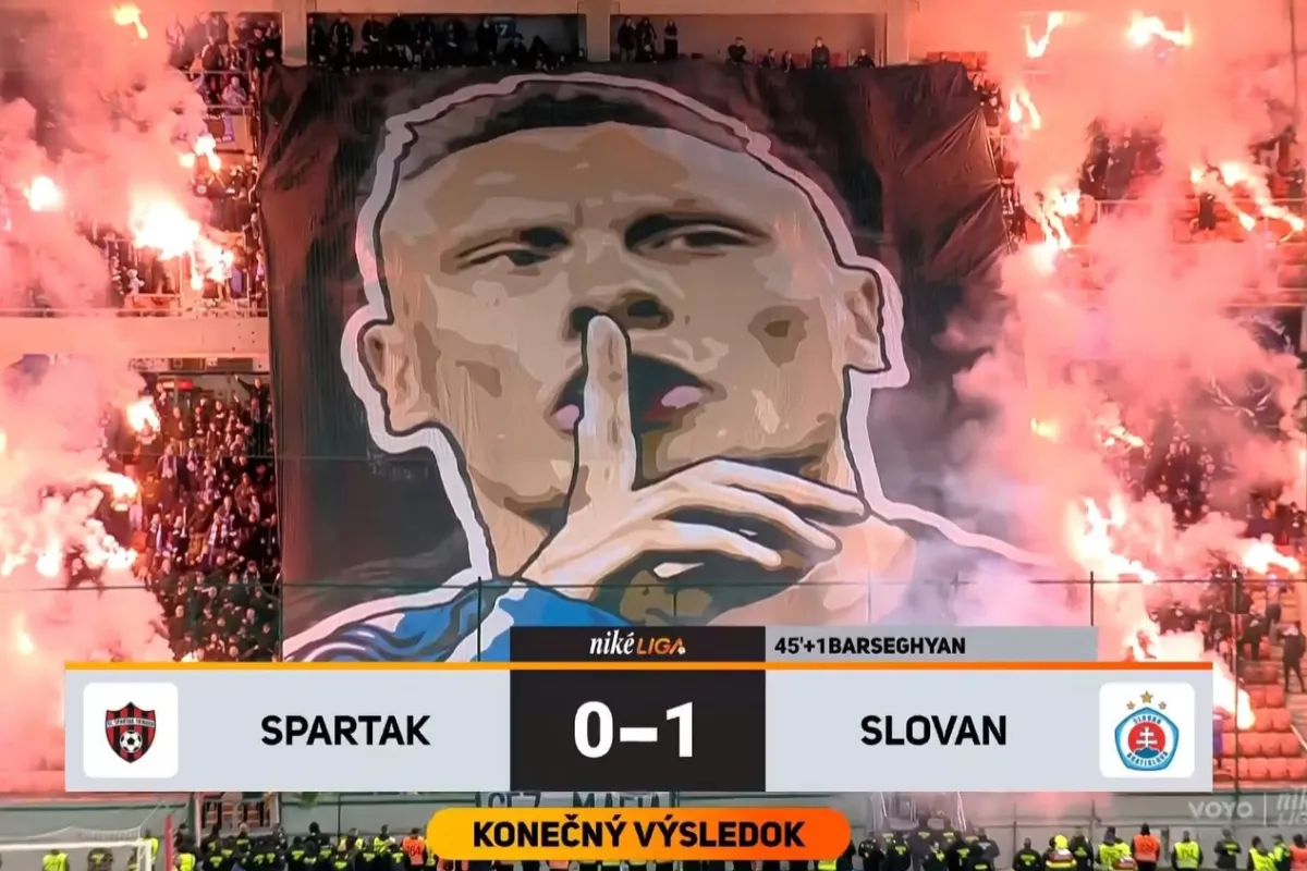 VIDEO: Na derby v Trnave to opäť vrelo. Zápas so Slovanom si vyžiadal masívne policajné manévre, v hľadisku horeli šály
