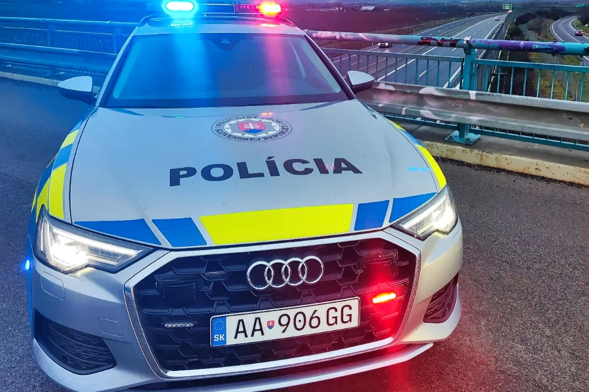 Ďalší útok na bankomat: Neznámy páchateľ ho poškodil v Smoleniciach, zakryl kamery a ušiel bez stopy