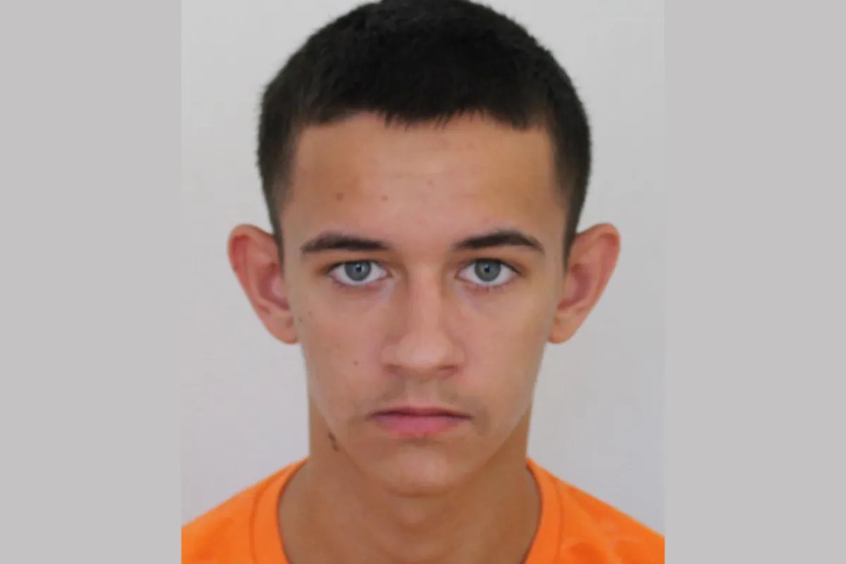 Po 15-ročnom Patrikovi z Dunajskej Stredy sa zľahla zem. Bol v čiernej mikine, ružových teplákoch a Nike teniskách