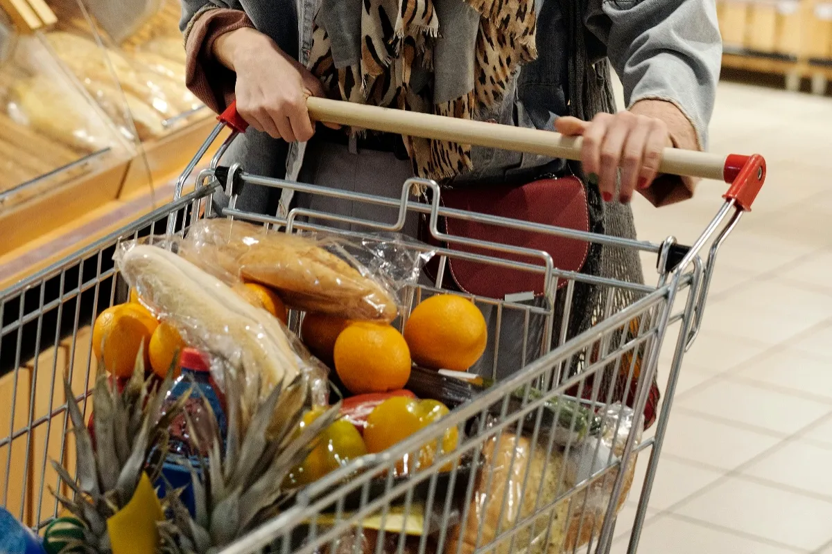 Májové sviatky menia otváracie hodiny reťazcov. Niektoré obchody ostávajú otvorené, kde si nakúpite?