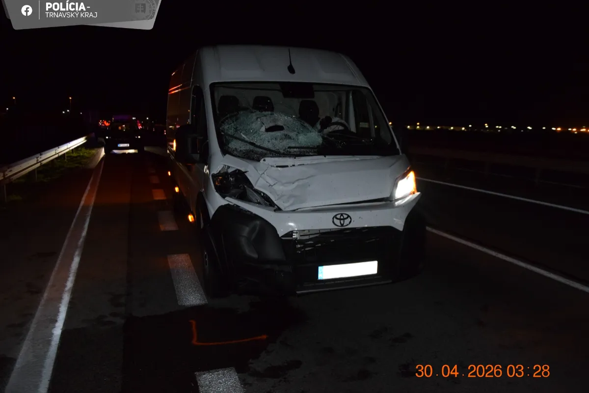 Tragická nehoda na R1 pri Trnave: po zrážke s dodávkou zomrel 56-ročný chodec, vodič zrážke  nedokázal zabrániť