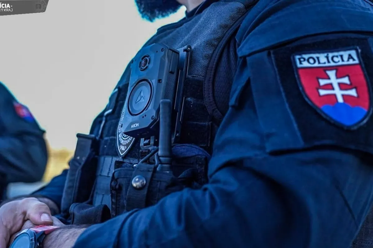Zásah ÚBOK v okrese Dunajská Streda. Zadržali viaceré osoby, ide o podozrenie z ozbrojovania