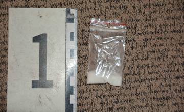 Policajti zadržali ženu, ktorá mala pri sebe heroín a metamfetamín. Hrozí jej 10 rokov