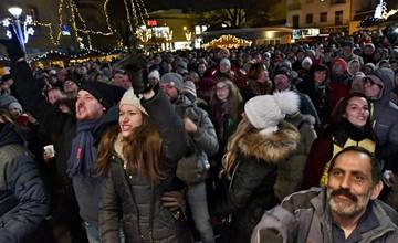 Piešťany čaká hudobné ukončenie vianočných trhov, v sobotu prídu aj Gipsy Čáve so živou kapelou