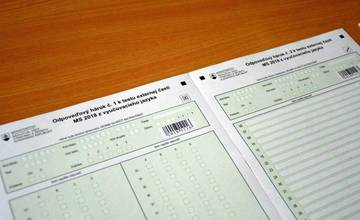 Študenti dnes píšu maturitný test zo slovenského jazyka, pozrite si aktuálne témy slohových prác