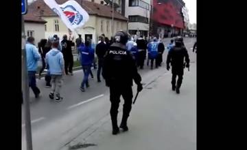 VIDEO: Polícia zasahovala v uliciach Trnavy počas zápasu FC Spartak Trnava a ŠK Slovan Bratislava