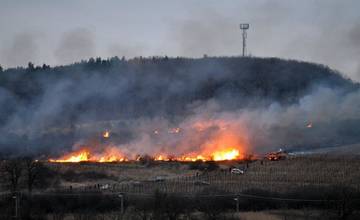 Hasiči opäť upozorňujú na nárast požiarov v prírode: Vypaľovanie trávy, či drevín nie je bezpečné!