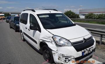 83-ročný vodič zo Šale jazdil v protismere na R1 pri Seredi, spôsobil dopravnú nehodu 3 áut a ušiel