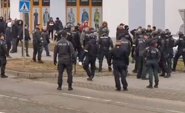 VIDEO: Trnavskí fanúšikovia narúšali v Košiciach verejný poriadok. Musela zasahovať polícia
