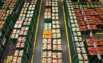 VIDEO: Navštívili sme najväčší sklad potravín na Slovensku. Odkiaľ prichádzajú na váš stôl?