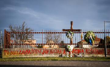 Šesť rokov po Kuciakovej vražde vznikne vo Veľkej Mači pamätník. Postavia tam naklonenú záhradu
