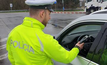 Po D1 jazdila opitá vodička. Mala viac odvahy ako rozumu, odkazujú policajti. Koľko promile nafúkala?