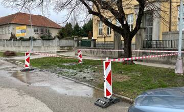 FOTO: Pre haváriu potrubia nebude v Seredi tiecť pitná voda. Ktoré ulice zasiahne odstávka?