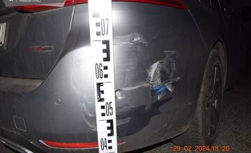 Neznámy páchateľ poškodil v Cíferi auto. Hrozí mu vysoká pokuta, polícia hľadá svedkov
