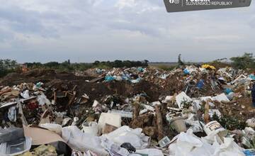 Mužovi z obce Baka hrozí 8 rokov za mrežami. Vytvoril nelegálnu skládku, jej odstránenie bude stáť 4 milióny eur