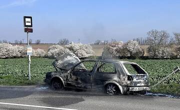V obci Dolná Krupá horelo auto. Vodič sa našťastie stihol evakuovať