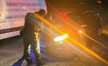 VIDEO: Agresívni policajti v Šamoríne fackovali muža. Spútaný na zemi kričal od bolesti