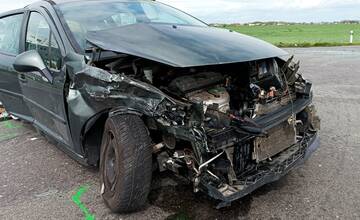 FOTO: Pri nehode v Dunajskej Strede sa zranilo 5 ľudí, z toho dve deti. Zasahoval aj vrtuľník, cesta je uzavretá