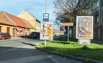 Ľudia v Holíči nechápu osadenie novej značky, celkom blokuje výhľad do križovatky