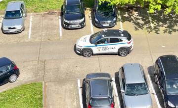 Nová parkovacia politika v Trnave rozčuľuje obyvateľov. V týchto zónach už zadarmo nezaparkujete