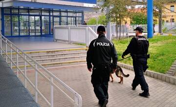 FOTO: Medzinárodná policajná akcia začala aj v Trnavskom kraji. Polícia so psami kontroluje železnice