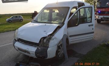 FOTO: Opitá žena v Dunajskej Strede spôsobila zrážku s ďalším vozidlom, obaja vodiči sú zranení