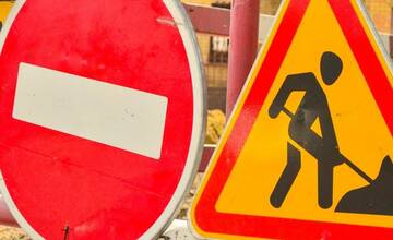 Už dnes sa koná v Trnave demontáž stožiarov. Dôsledkom budú dopravné obmedzenia a zmeny MHD