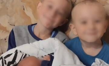 Mama, ktorá pri smrteľnej nehode viezla v aute bábätko, mala ešte dvoch synov. Otec detí hľadá pomoc