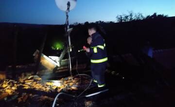 Dom v plameňoch: Hasiči zasahovali pri rozsiahlom požiari. Škodu odhadujú na desaťtisíce eur