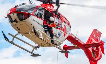 Letecká misia: Záchranársky vrtuľník zachránil muža, ktorý si brúskou porezal končatiny