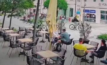 Polícia stále hľadá cyklistu, ktorý v Trnave na Hlavnej zrazil dievčatko a ušiel. Nepoznáte ho? Pomôžte