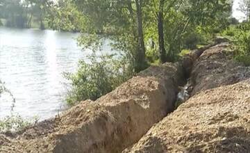 Štrkovisko v Hornej Strede je rozkopané. Ľudí to rozdelilo do dvoch skupín