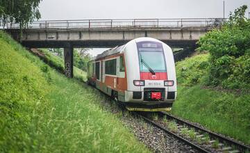 V úseku Komárno - Dunajská Streda boli dnes odrieknuté vlaky bez náhrady. Ľudí to rozhnevalo, takéto je vysvetlenie