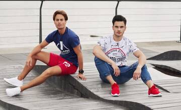 Ako nosiť pánske tričká tak, aby ste v škole vyzerali cool