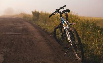 Žene z Piešťan ukradli bicykel pred obchodom: Som vdova, mám malé deti, nech poslúži dotyčnému. Ľudia jej ponúkli svoje