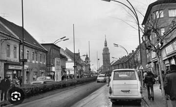 Trnavčania spomínajú na Hlavnú ulicu v dávnych dobách. Takto kedysi vyzeralo Trojičné námestie