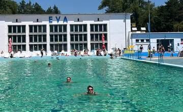 Kúpalisko Eva v Piešťanoch začalo letnú sezónu. Kedy a za koľko si môžete ísť zaplávať?