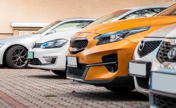 V Trnave pribudnú ďalšie spoplatnené parkovacie Zóny R4. Týkať sa to bude dvoch častí ulíc