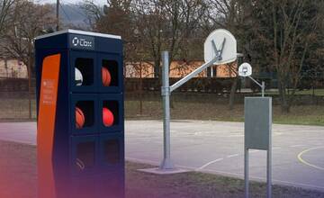 Smart športové skrinky už aj v Hlohovci. Nájdete v nich lopty, švihadlá či bedminton, požičať si ich môžete aj zadarmo