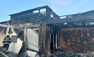 FOTO: Vysnívané bývanie a strechu nad hlavou im v Šamoríne zničil požiar. Rodina teraz prosí o pomoc
